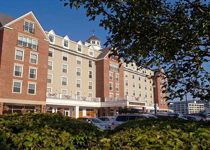 Salem Waterfront Hotel & Suites